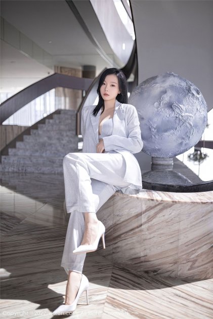 欧美人人操人人摸